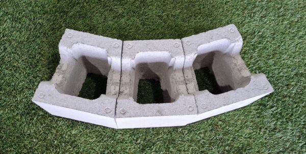 20.03C Concrete Block Curved Half Wall 190x190x190/140mm (Grey) - Image 3