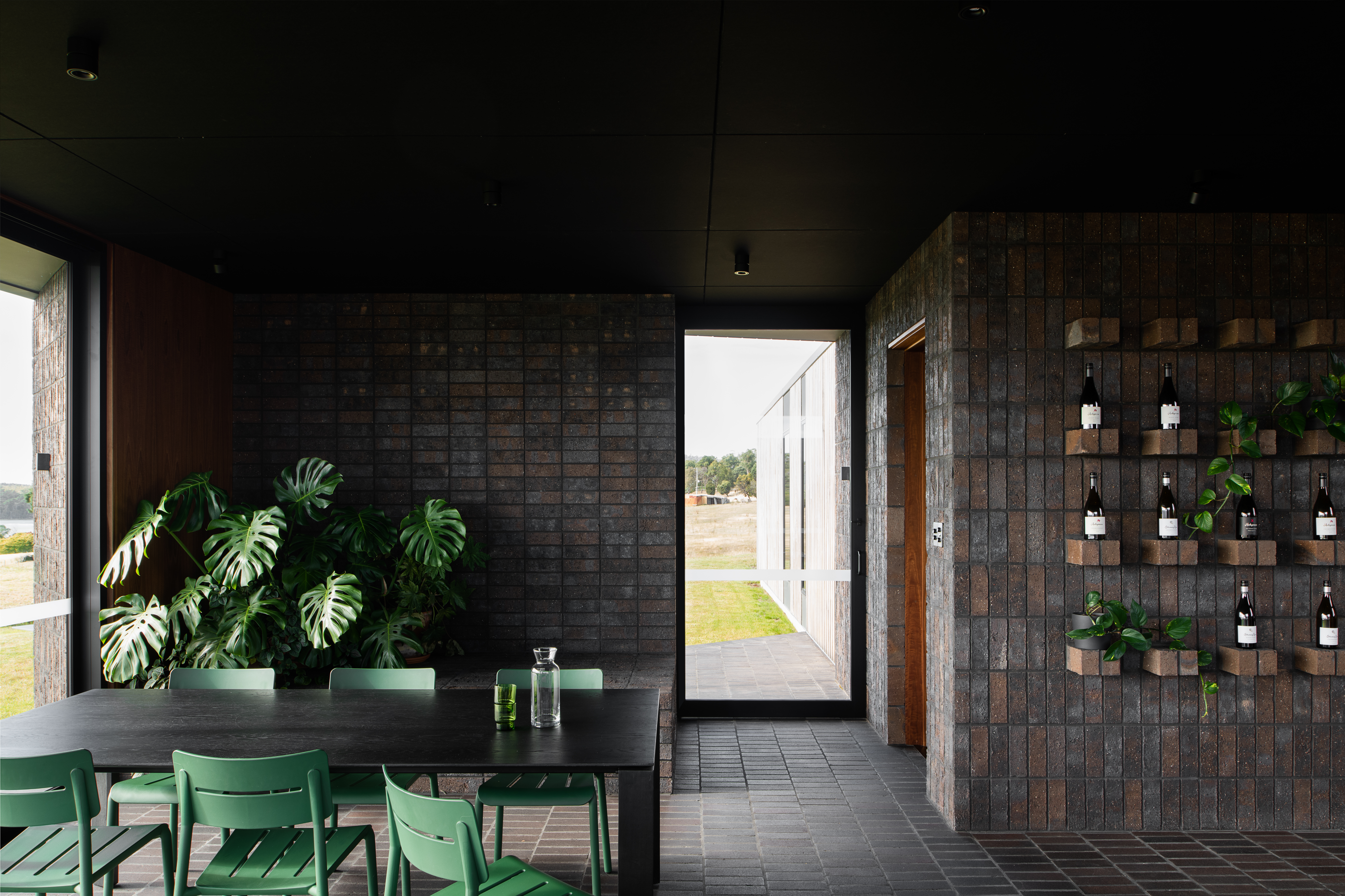 Bowral 76 Bowral Blue Bricks 230x110x76mm (Blue)